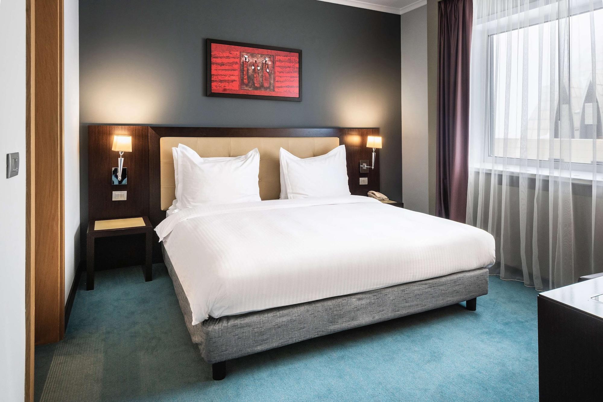 Radisson Hotel Astana Екстер'єр фото
