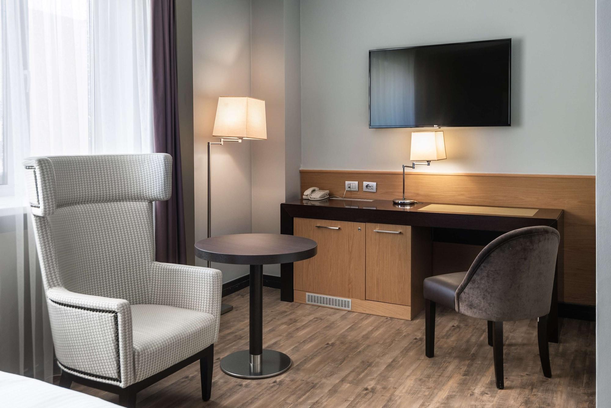 Radisson Hotel Astana Екстер'єр фото