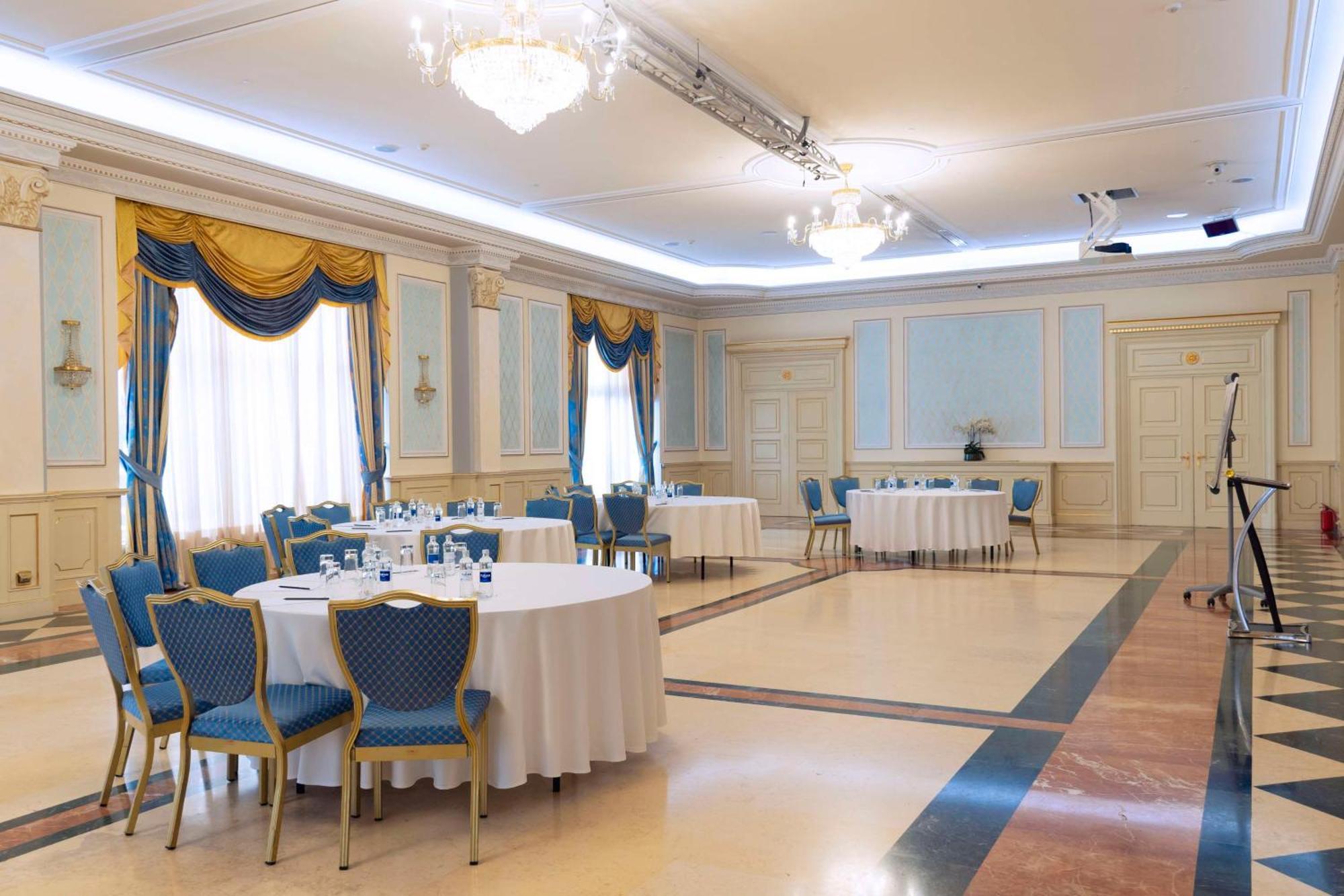 Radisson Hotel Astana Екстер'єр фото