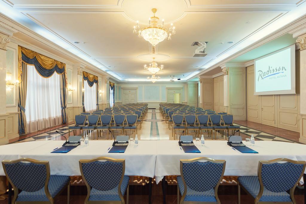Radisson Hotel Astana Екстер'єр фото